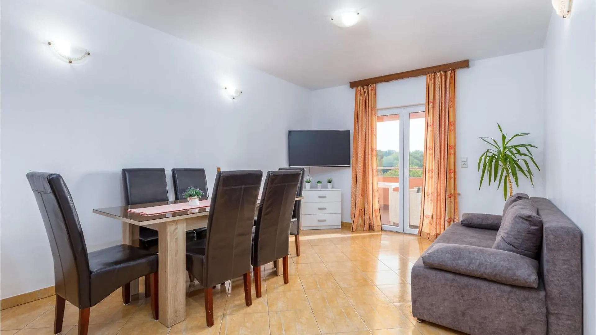 Lovely Apartment In Pula With Kitchen