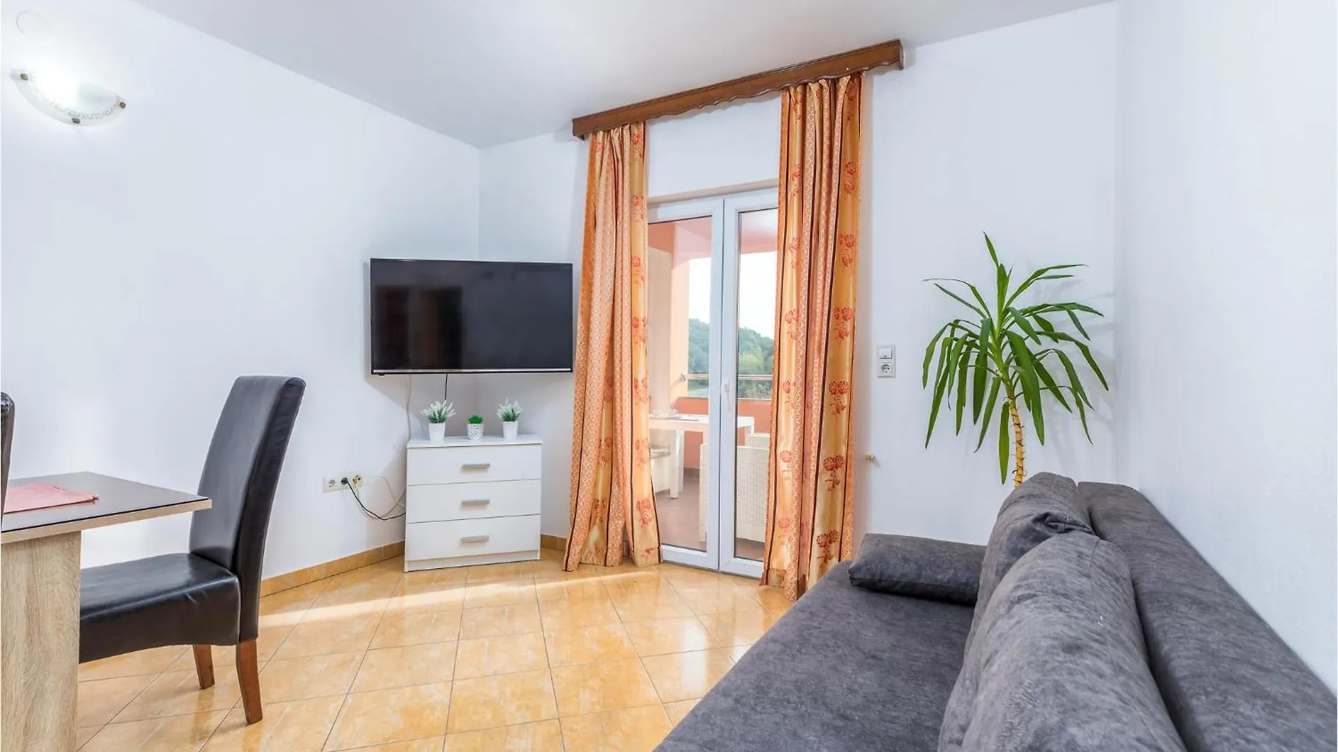 Lovely Apartment In Pula With Kitchen